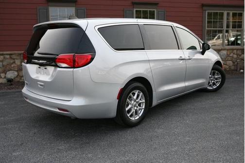 2023 Chrysler Voyager LX