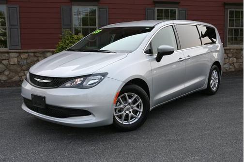 2023 Chrysler Voyager LX