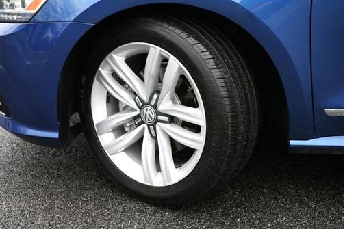 2017 Volkswagen Passat 1.8T SE w/Technology