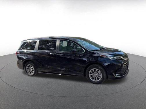 2024 Toyota Sienna XLE