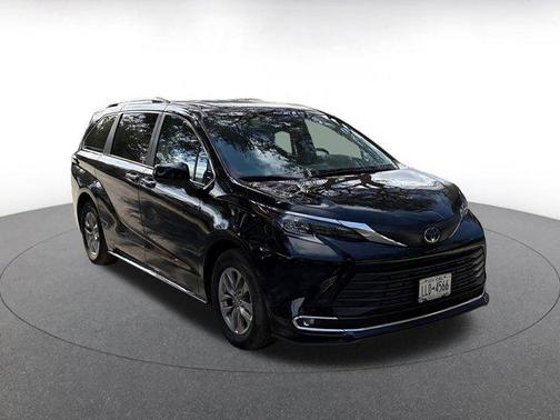 2024 Toyota Sienna XLE