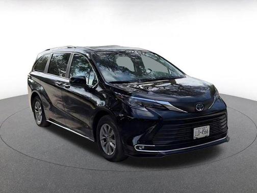 2024 Toyota Sienna XLE