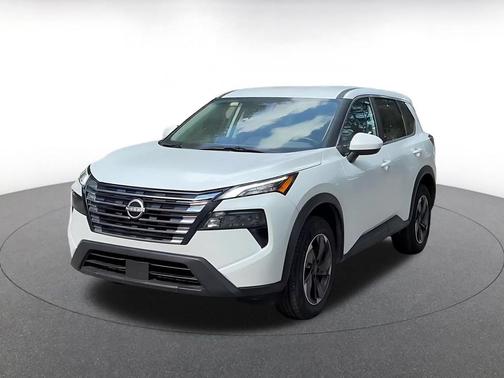 Everest White Pearl 2025 Nissan Rogue SV