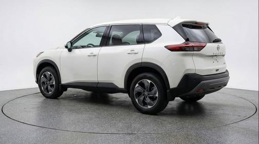 Everest White Pearl 2025 Nissan Rogue SV