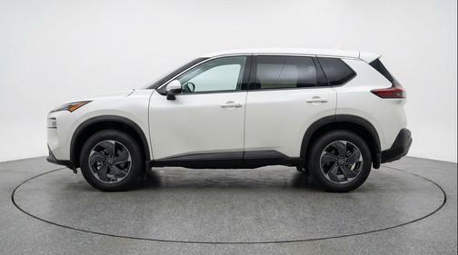 Everest White Pearl 2025 Nissan Rogue SV