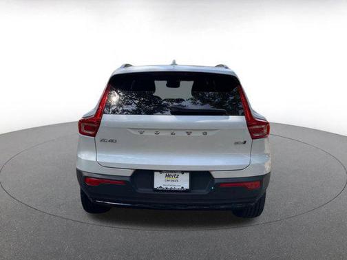 2024 Volvo XC40 CORE