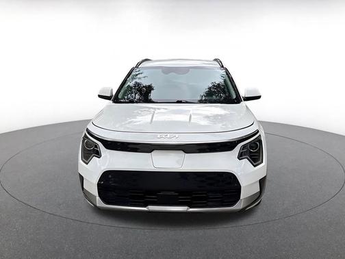 Snow White Pearl 2024 Kia Niro EV Wind
