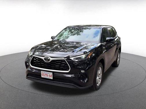 Midnight Black Metallic 2025 Toyota Highlander LE