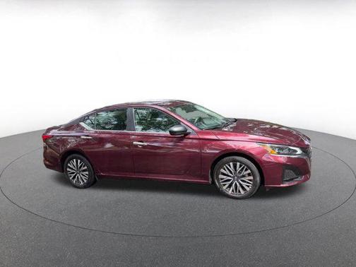 Garnet Pearl Metallic 2025 Nissan Altima SV FWD