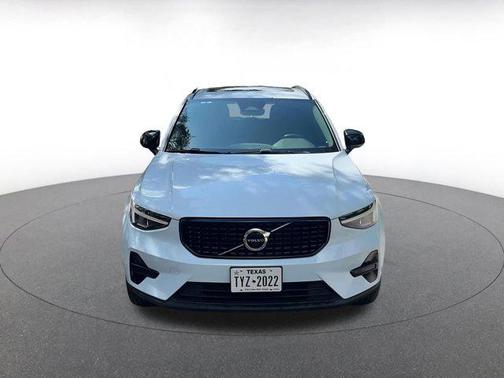 2024 Volvo XC40 CORE