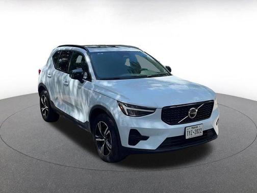 2024 Volvo XC40 CORE