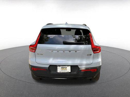 2024 Volvo XC40 CORE