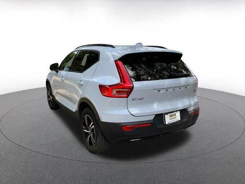 2024 Volvo XC40 CORE