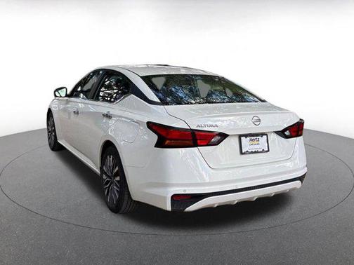 Glacier White 2025 Nissan Altima SV FWD
