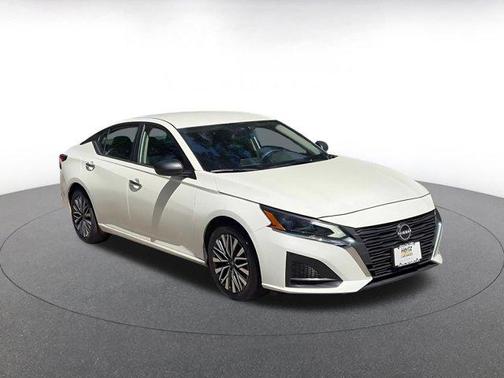 Glacier White 2025 Nissan Altima SV FWD