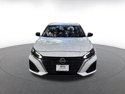 Glacier White 2025 Nissan Altima SV FWD