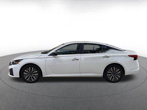 Glacier White 2025 Nissan Altima SV FWD