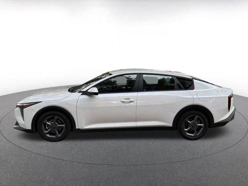 Snow White Pearl 2025 Kia K4 LXS