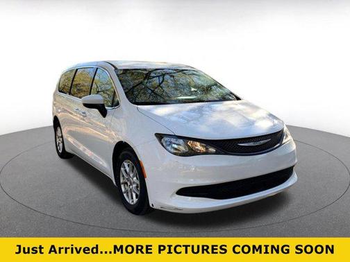 Bright White Clearcoat 2022 Chrysler Voyager LX
