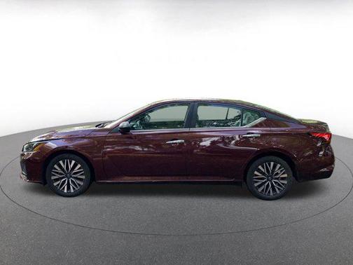 Garnet Pearl Metallic 2025 Nissan Altima SV FWD