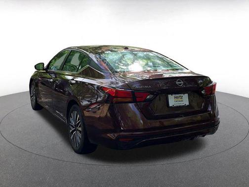 Garnet Pearl Metallic 2025 Nissan Altima SV FWD