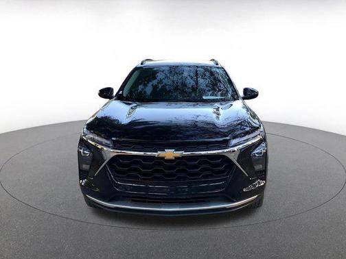 Mosaic Black Metallic 2025 Chevrolet Trax LT