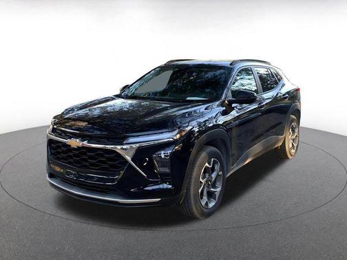 Mosaic Black Metallic 2025 Chevrolet Trax LT