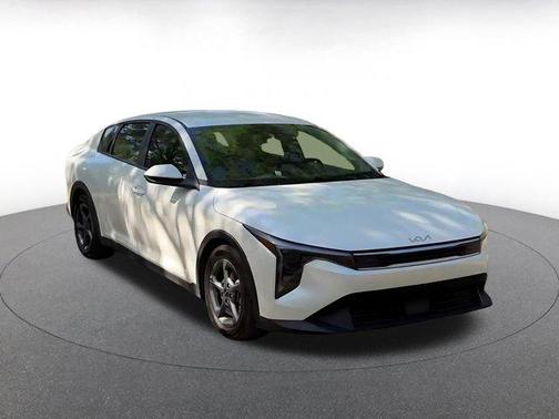 Snow White Pearl 2025 Kia K4 LXS