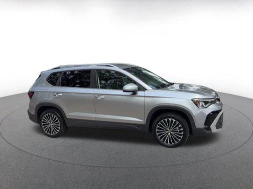 Pyrite Silver Metallic 2025 Volkswagen Taos 1.5T SE