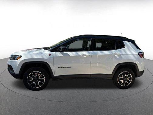 Bright White Clearcoat 2025 Jeep Compass Trailhawk