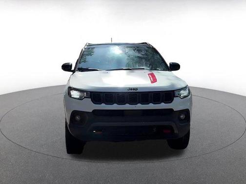 Bright White Clearcoat 2025 Jeep Compass Trailhawk
