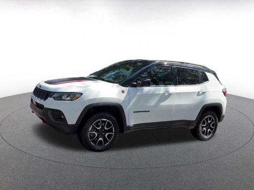 Bright White Clearcoat 2025 Jeep Compass Trailhawk