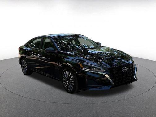 Super Black 2025 Nissan Altima SV FWD