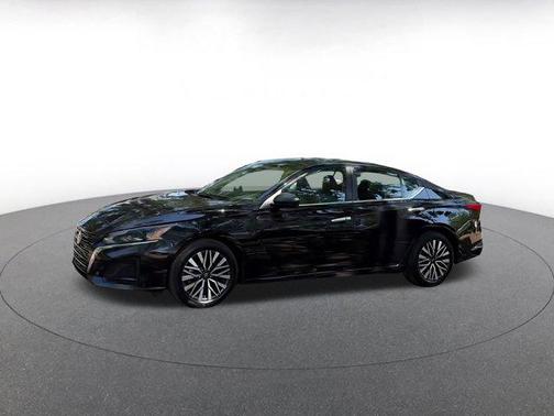 Super Black 2025 Nissan Altima SV FWD