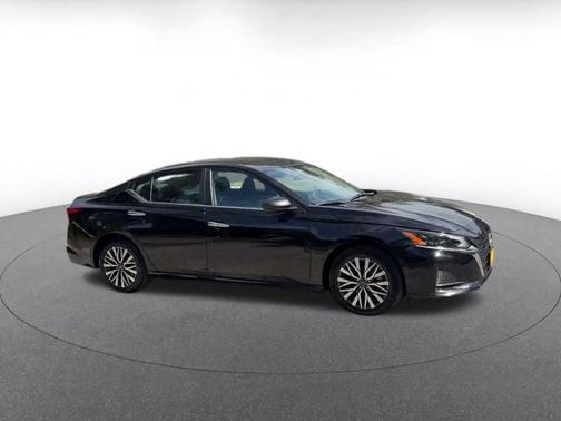 Super Black 2025 Nissan Altima SV FWD