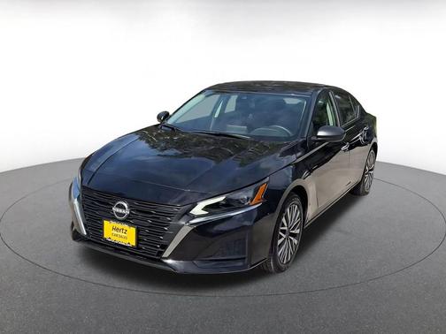 Super Black 2025 Nissan Altima SV FWD