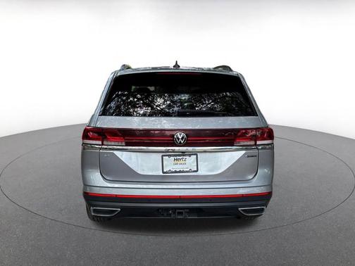 Silver Mist Metallic 2024 Volkswagen Atlas 2.0T SE w/Technology 4MOTION