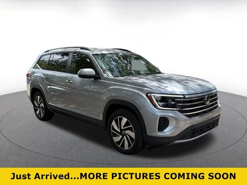 Silver Mist Metallic 2024 Volkswagen Atlas 2.0T SE w/Technology 4MOTION