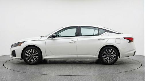 Glacier White 2025 Nissan Altima SV FWD