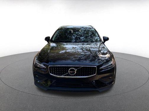 2025 Volvo V60 Cross Country B5 Plus