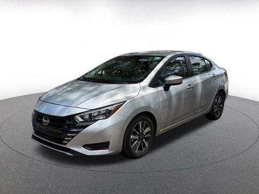 Brilliant Silver Metallic 2025 Nissan Versa 1.6 SV