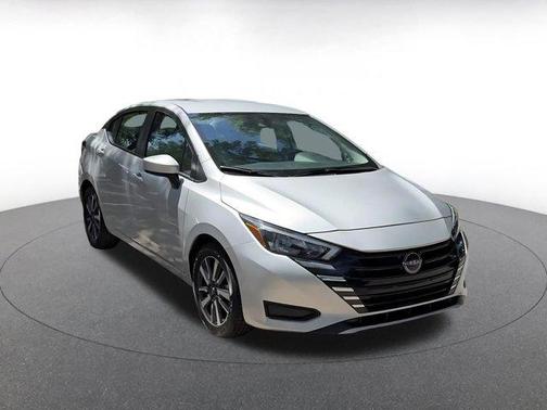 Brilliant Silver Metallic 2025 Nissan Versa 1.6 SV