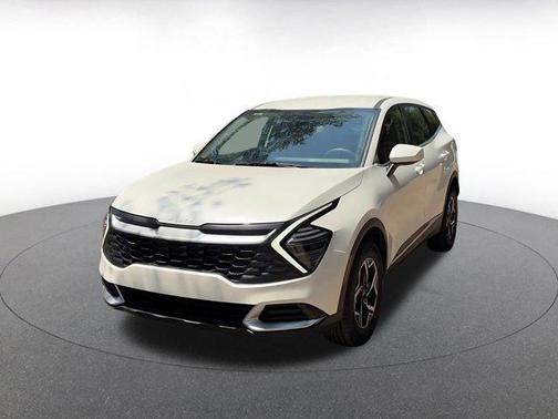 Snow White Pearl 2025 Kia Sportage LX