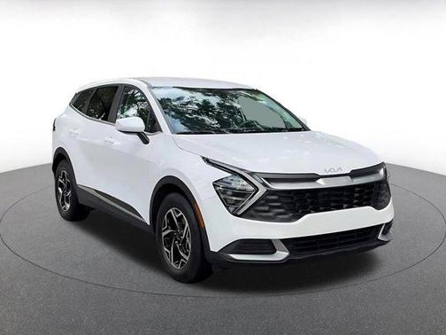 Glacial White Pearl 2025 Kia Sportage LX