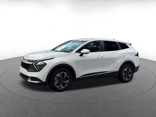 Glacial White Pearl 2025 Kia Sportage LX