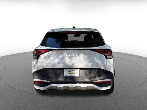 Glacial White Pearl 2025 Kia Sportage LX