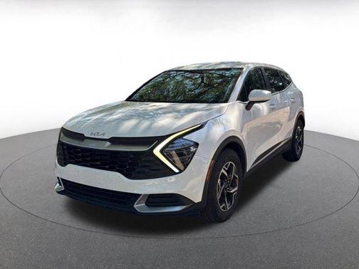 Glacial White Pearl 2025 Kia Sportage LX