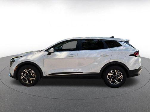 Glacial White Pearl 2025 Kia Sportage LX