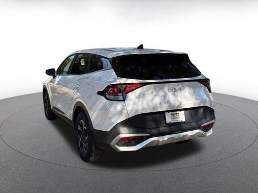 Glacial White Pearl 2025 Kia Sportage LX