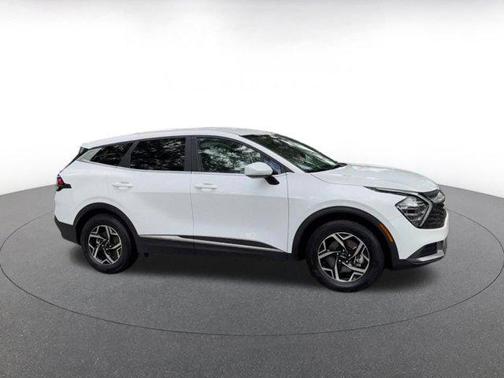 Glacial White Pearl 2025 Kia Sportage LX